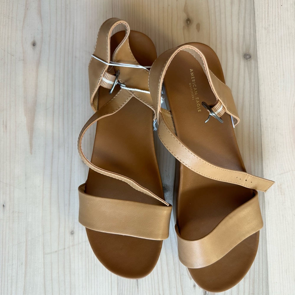 NWT PLATFORM SANDAL AMERICAN EAGLE